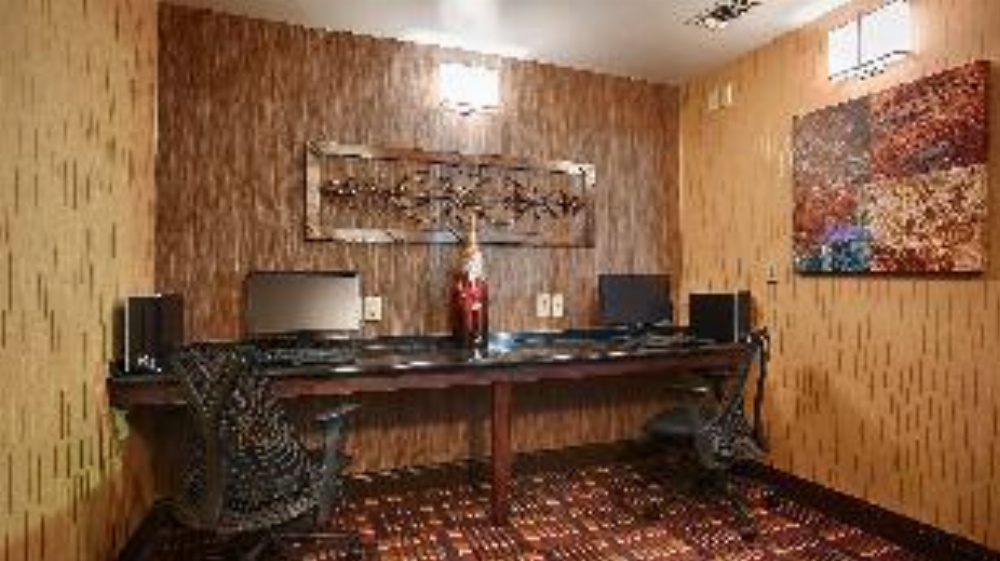 Best Western Plus Midwest Inn & Suites Image 14