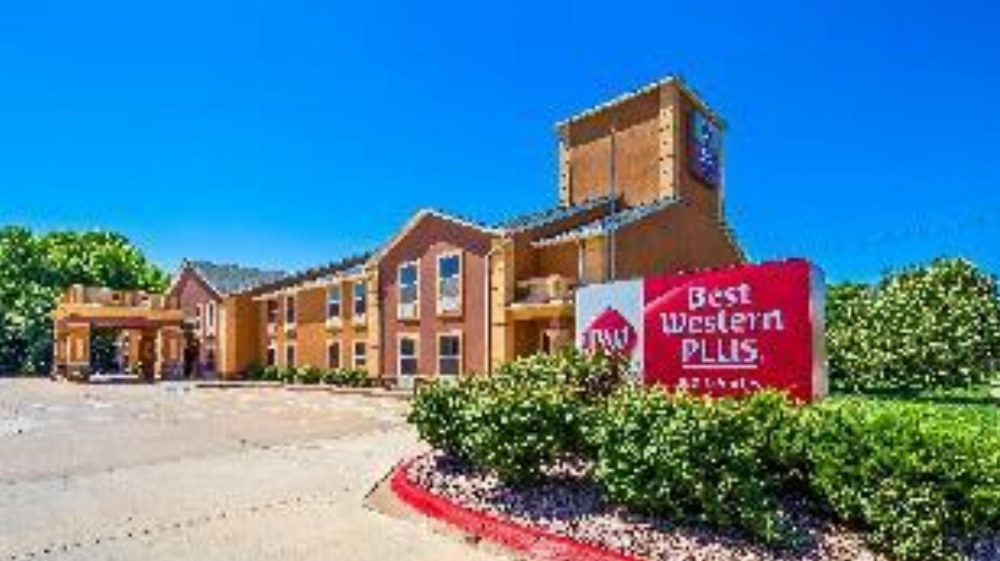 Best Western Plus Midwest Inn & Suites Image 17
